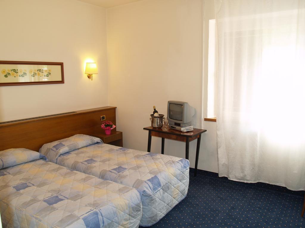Hotel Rosalpina Рива-дель-Гарда Екстер'єр фото